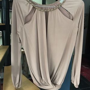 Guess silky top with chain woven chain